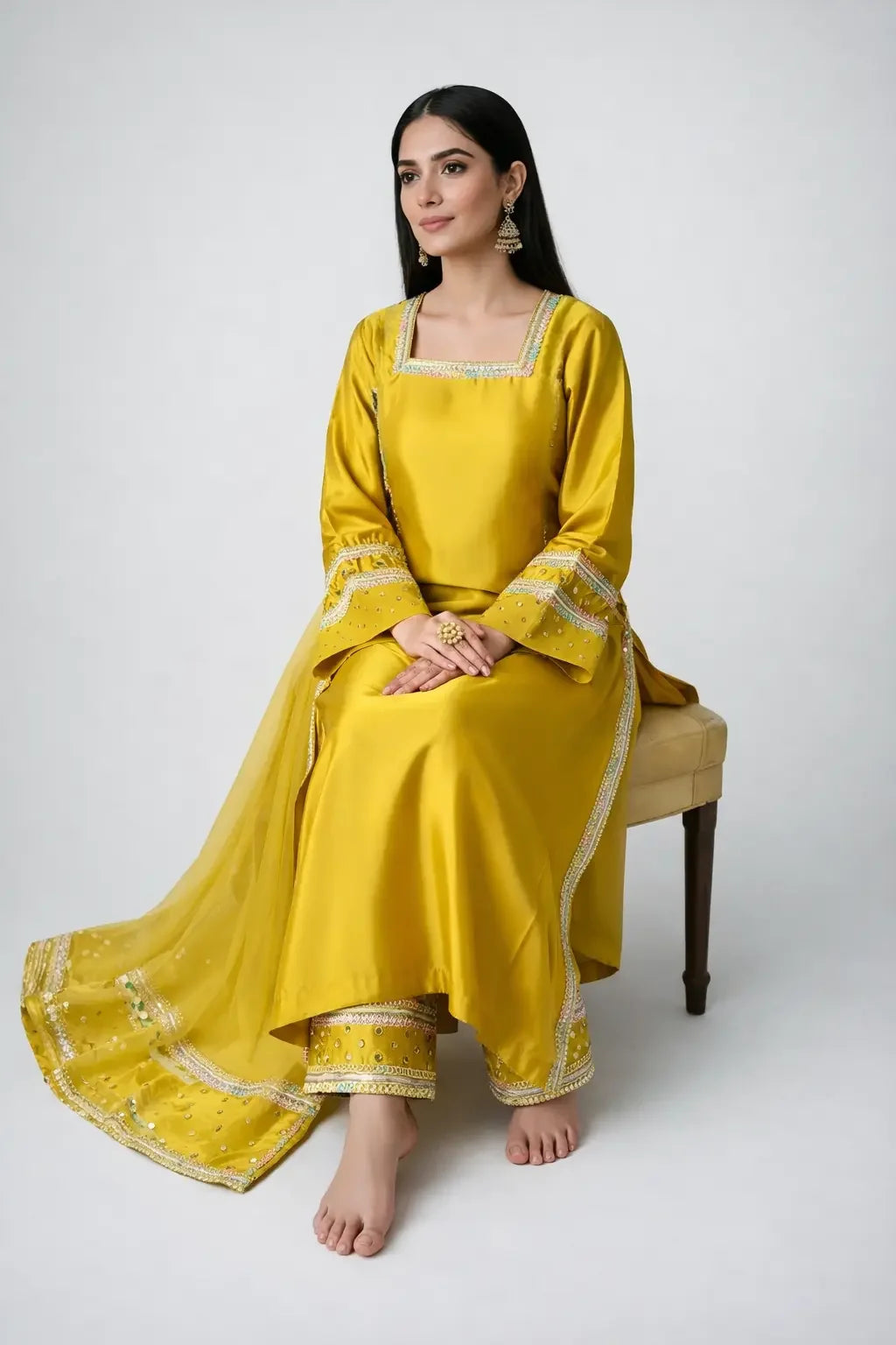 Golden Zeri Sundar Style